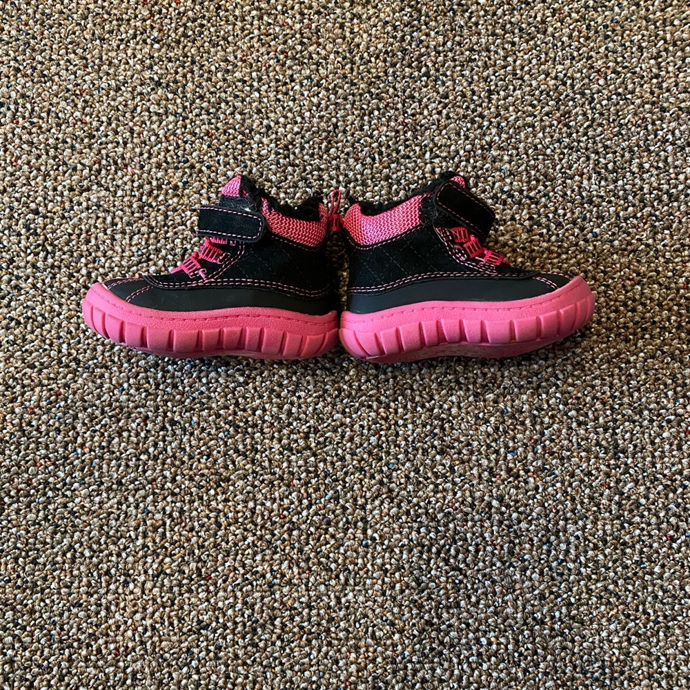 Pink/black winter boots